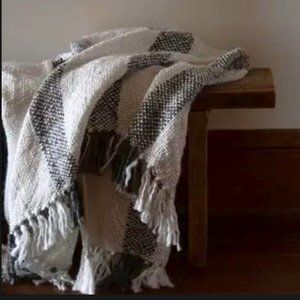 NWT Foreside Handwoven Quinn Throw Blanket – White & Grey